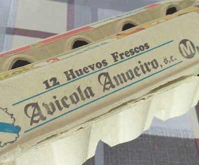 Huevos front packaging