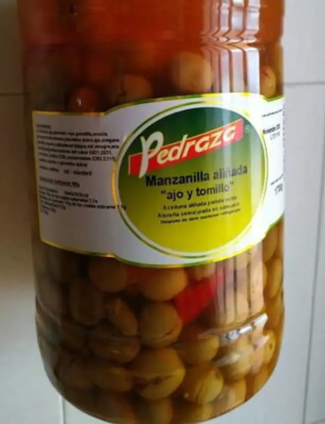 Manzanilla aliñada ajo y tomillo