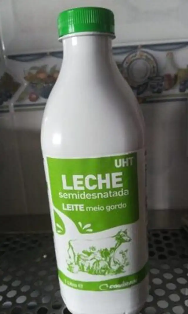 Leche semidesnatada front packaging