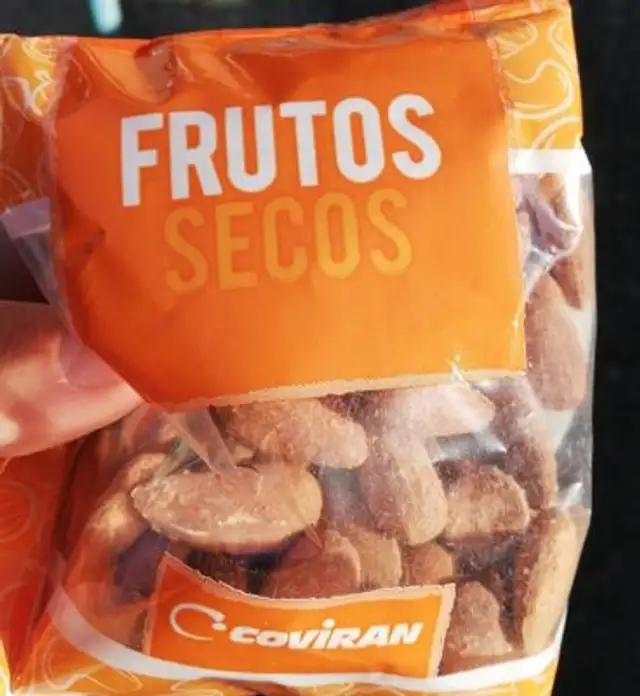 Almendra con piel tostada y salada