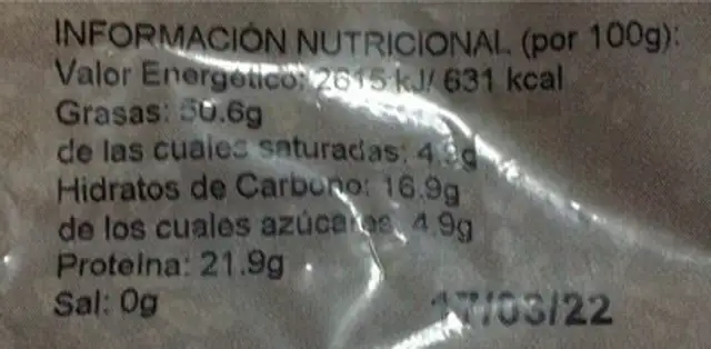 Almendra cruda con piel nutrition facts table