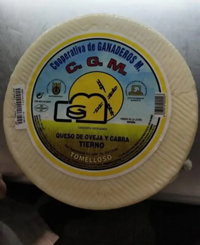 Queso tierno de oveja y cabra nutrition facts table