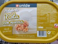 Helado de nata con nueces
