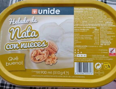 Helado de nata con nueces