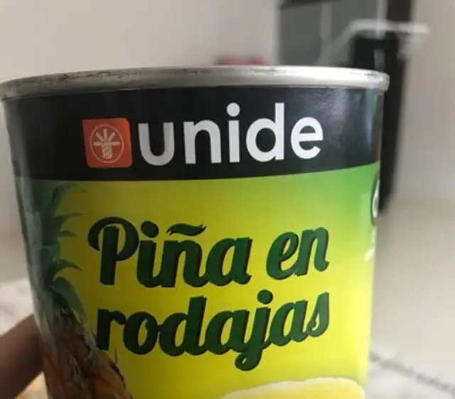 Piña en rodajas en su jugo