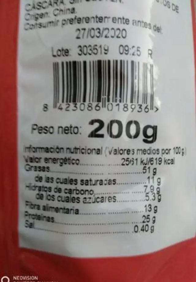 Cacahuete con cáscara tostado nutrition facts table