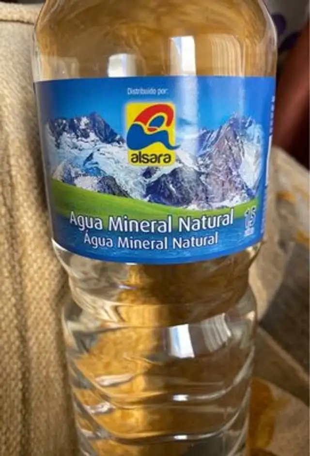 Agua mineral natural