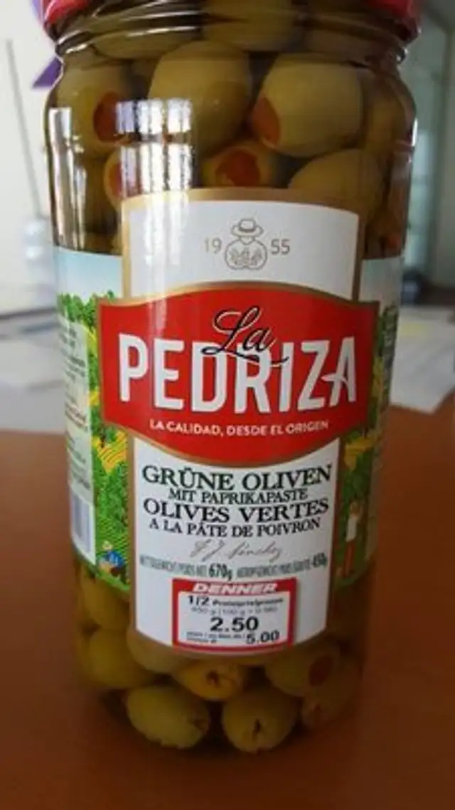 Olives vertes à la pâte de poivron