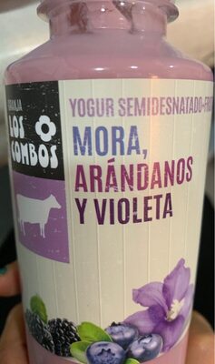Yogur de mora, arandanos y violeta