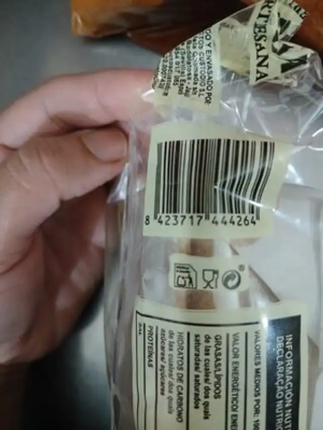 Bizcocho de almendra ingredients label