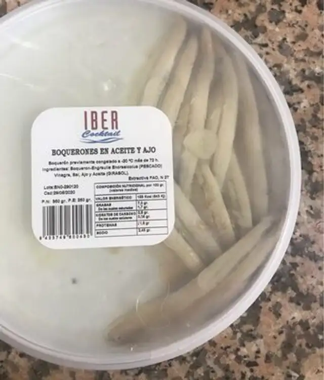 Boquerones en aceite y ajo