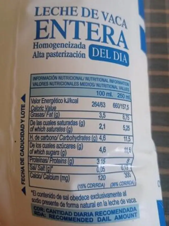 Leche de vaca entera nutrition facts table