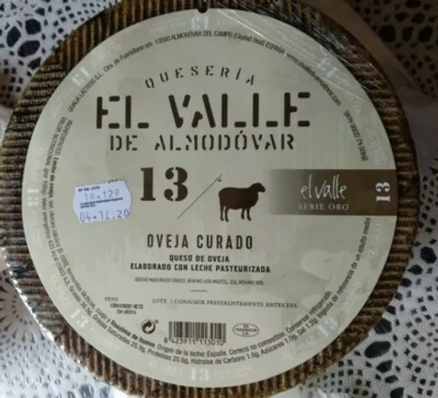 Queso curado de oveja nutrition facts table