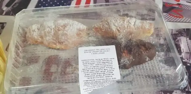 Croissant relleno con 30 % de crema de cacao y avellanas