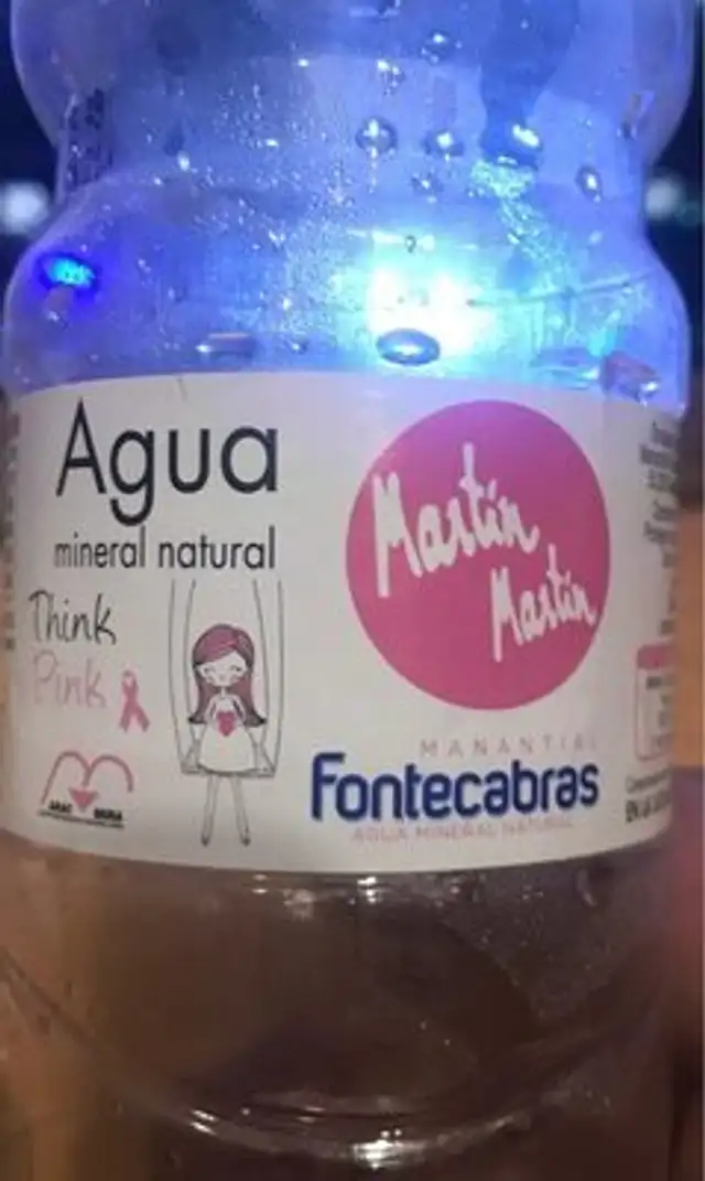 Agua mineral natural