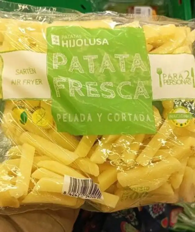 Patata fresca pelada y cortada