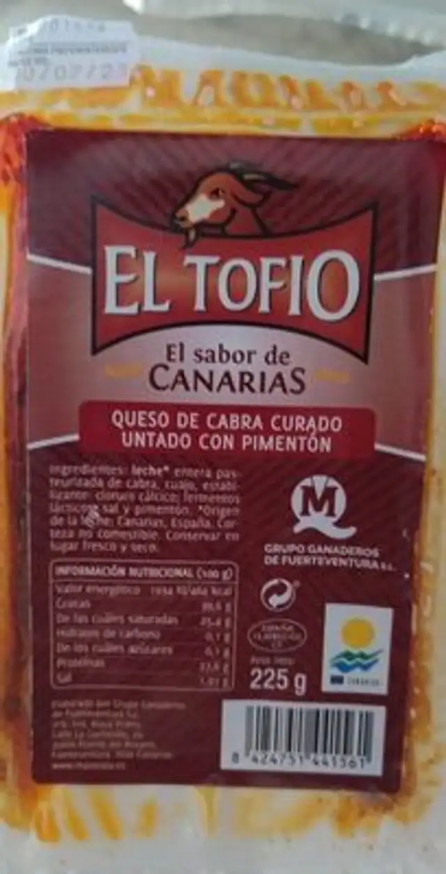 Queso de cabra curado untado con pimentón