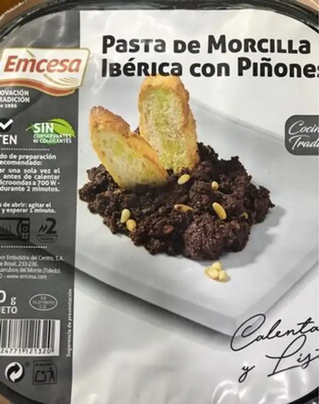 Pasta de Morcilla iberica con piñones