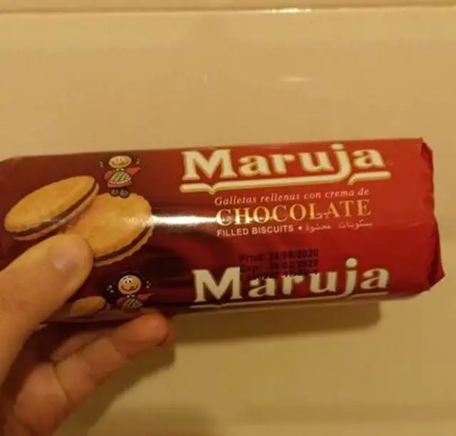 Galletas rellenas de crema de chocolate