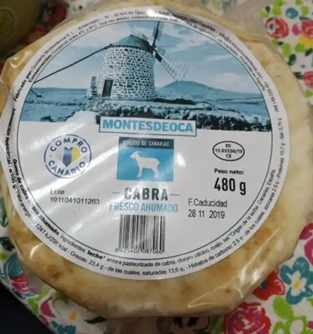 Queso fresco ahumado de cabra