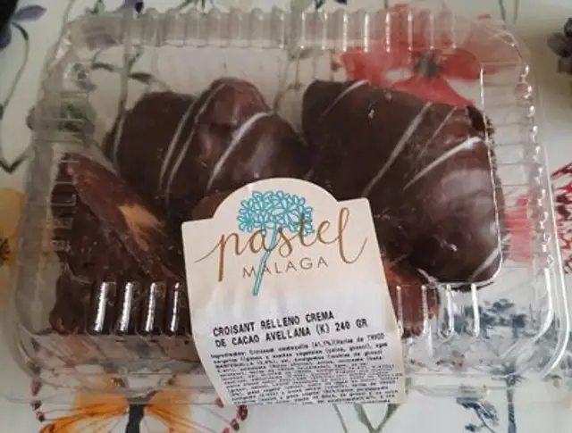 Croisant relleno de crema de cacao avellana