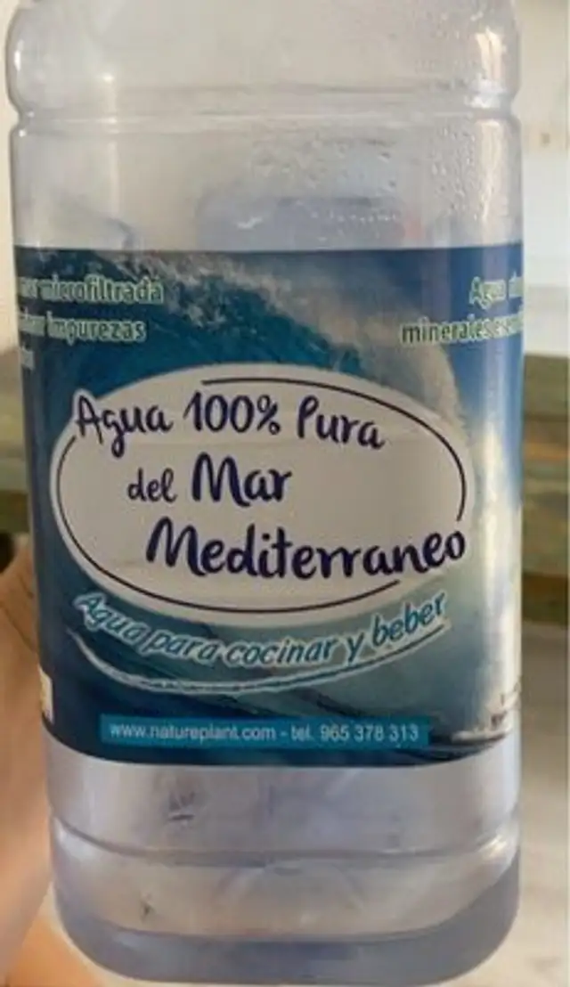 Agua 100% pura del mar Mediterraneo