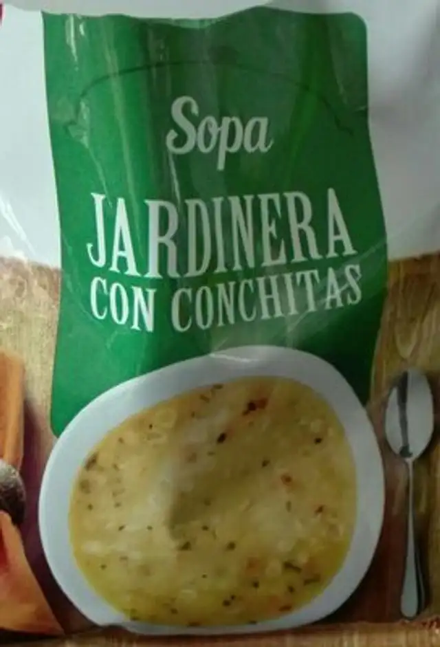 Sopa jardinera de conchitas