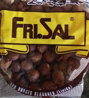 Avellana cruda con piel