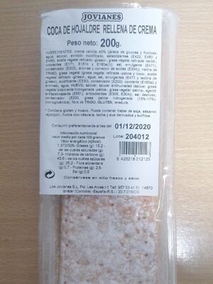Coca de hojaldre rellena de crema