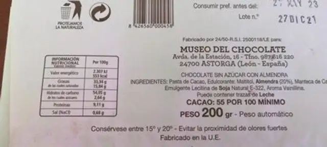 Chocolate sin azúcar con Almendra nutrition facts table