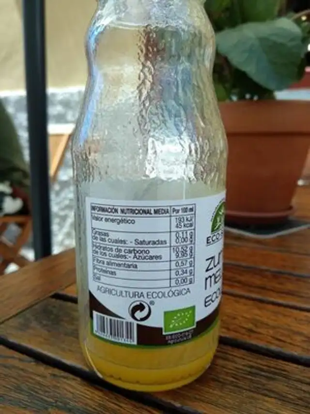 Zumo de melocoton ecológico nutrition facts table