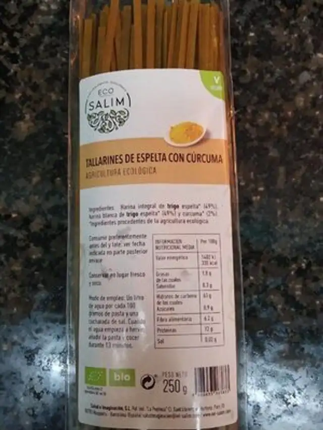 Tallarines de espelta con cúrcuma