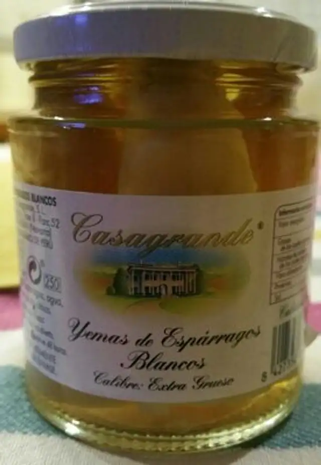 Yemas de espárragos blancos