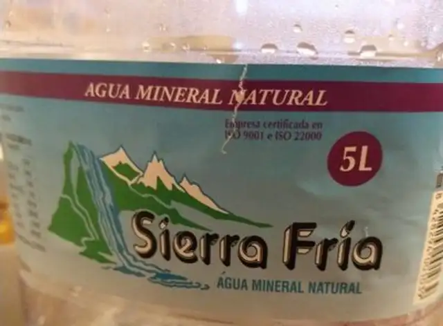 Agua mineral natural