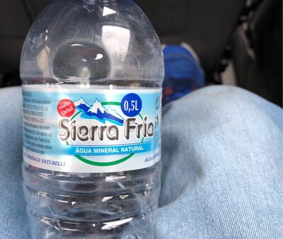 Agua mineral natural