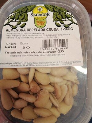 Almendra pelada cruda