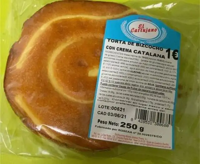 Tarta de bizcocho con crema catalana