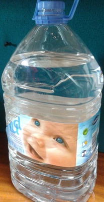 Agua mineral natural