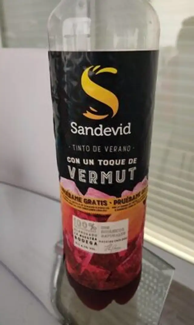 Tinto de verano con un toque de vermuth
