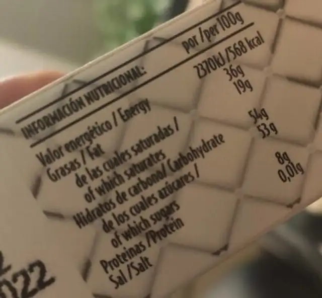 Chocolate blanco y almendras caramelizadas nutrition facts table