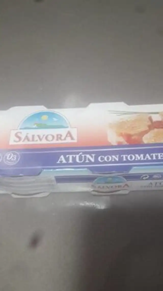 Atún con tomate