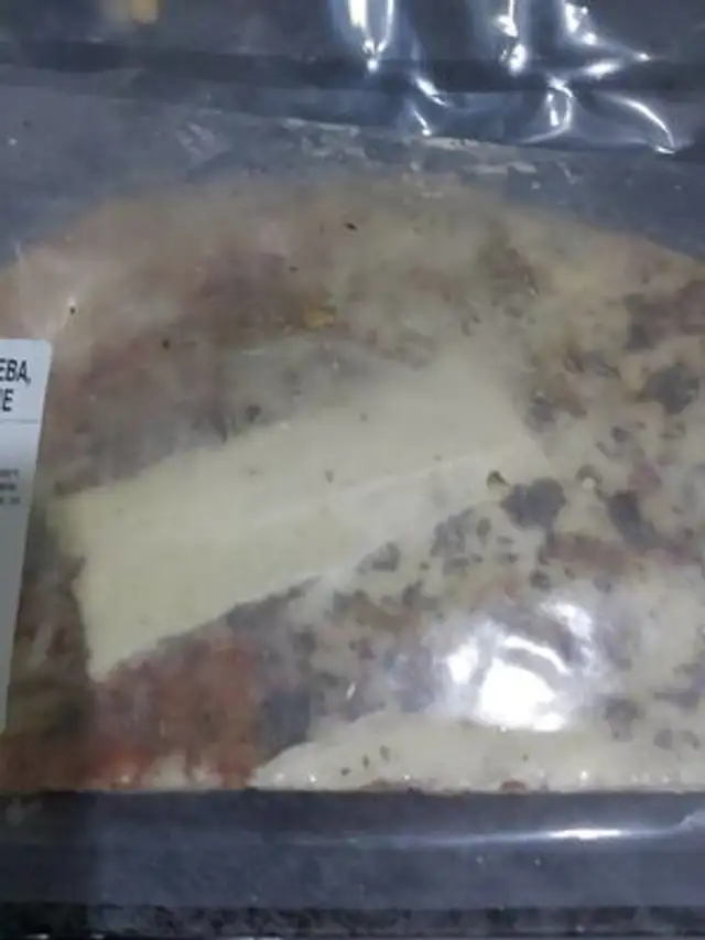 Pizza Oval amb quinoa,  ceba, alberginia  i formatge brie