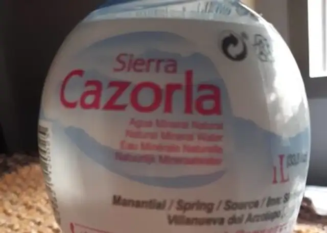 Agua mineral natural