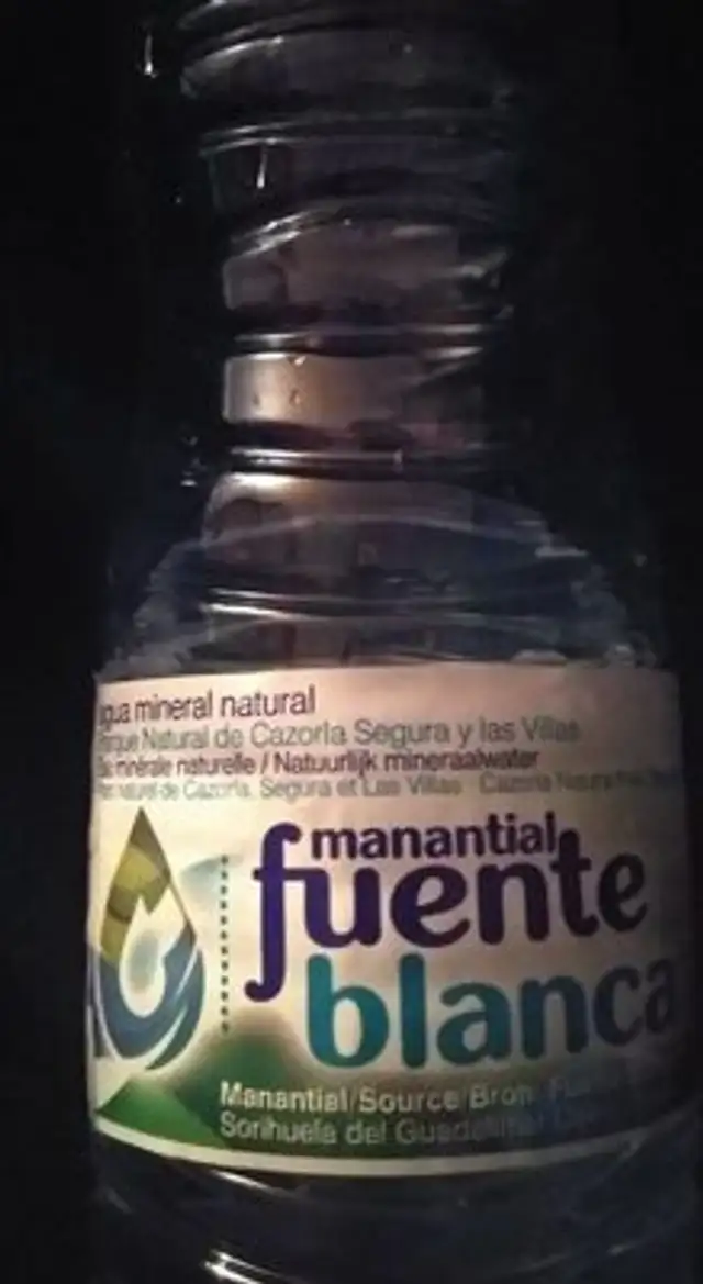 Agua mineral natural