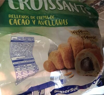 Croissants rellenos de crema de cacao y avellanas