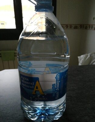 Agua mineral natural