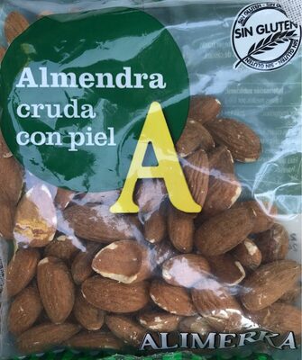 Almendra cruda con piel