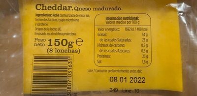 Queso en lonchas Cheddar. Queso madurado