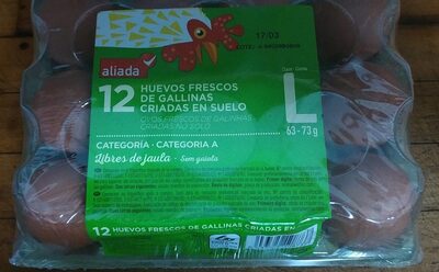 Huevos frescos de gallinas criadas en suelo front packaging