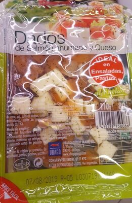 Dados de Salmón ahumado y Queso al eneldo